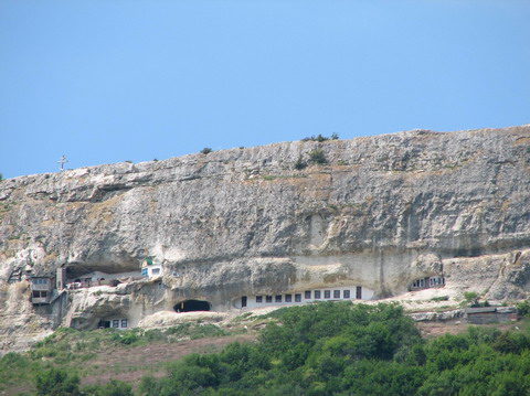 Монастырь в скалах